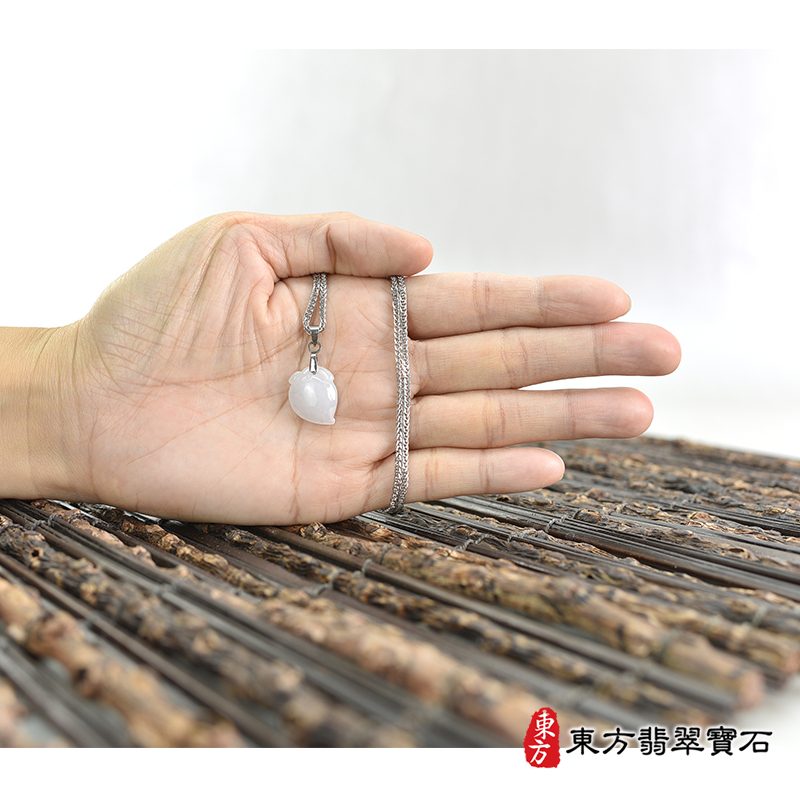 大小翡翠壽桃項鍊玉珮（福壽雙全：壽桃牌A貨翡翠壽桃玉珮、緬甸玉壽桃玉墜）白色帶點淺紫色微冰糯種壽桃，FW265。種翡翠壽桃吊墜玉珮項鍊。★附A貨翡翠雙證書