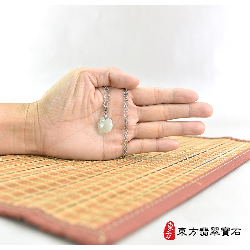 大小翡翠壽桃項鍊玉珮（福壽雙全：壽桃牌A貨翡翠壽桃玉珮、緬甸玉壽桃玉墜）。淺綠色糯種壽桃，FW266。客製化訂做各種翡翠壽桃吊墜玉珮項鍊。★附A貨翡翠雙證書