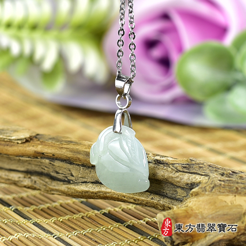 翡翠壽桃項鍊玉珮（福壽雙全：壽桃牌A貨翡翠壽桃玉珮、緬甸玉壽桃玉墜）。淺綠色糯種壽桃，FW268。客製化訂做各種翡翠壽桃吊墜玉珮項鍊。★附A貨翡翠雙證書