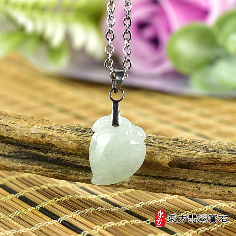 翡翠壽桃項鍊玉珮（福壽雙全：壽桃牌A貨翡翠壽桃玉珮、緬甸玉壽桃玉墜）。淺綠色糯種壽桃，FW269。客製化訂做各種翡翠壽桃吊墜玉珮項鍊。★附A貨翡翠雙證書