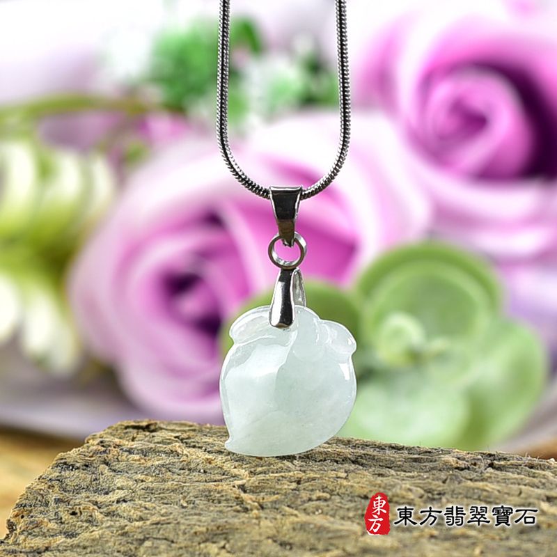 翡翠壽桃項鍊玉珮（福壽雙全：壽桃牌A貨翡翠壽桃玉珮、緬甸玉壽桃玉墜）。淺綠色糯種壽桃，FW270。客製化訂做各種翡翠壽桃吊墜玉珮項鍊。★附A貨翡翠雙證書