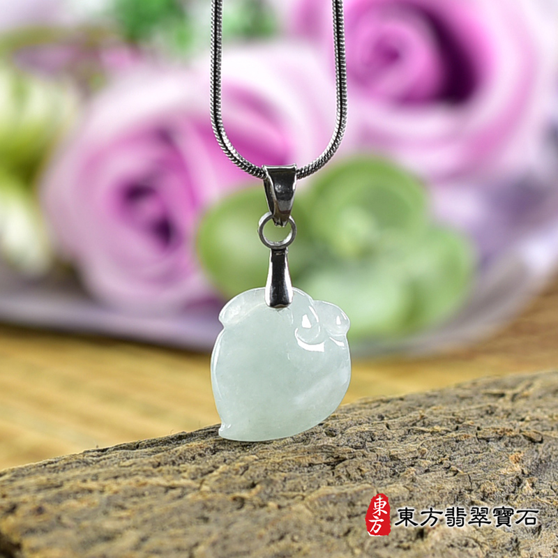 翡翠壽桃項鍊玉珮（福壽雙全：壽桃牌A貨翡翠壽桃玉珮、緬甸玉壽桃玉墜）。淺綠色糯種壽桃，FW270。客製化訂做各種翡翠壽桃吊墜玉珮項鍊。★附A貨翡翠雙證書