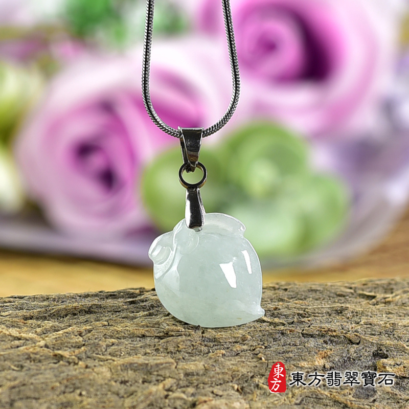 翡翠壽桃項鍊玉珮（福壽雙全：壽桃牌A貨翡翠壽桃玉珮、緬甸玉壽桃玉墜）。淺綠色糯種壽桃，FW270。客製化訂做各種翡翠壽桃吊墜玉珮項鍊。★附A貨翡翠雙證書