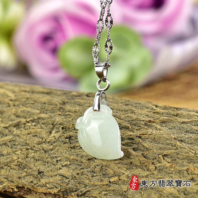 翡翠壽桃項鍊玉珮（福壽雙全：壽桃牌A貨翡翠壽桃玉珮、緬甸玉壽桃玉墜）。淺綠色糯種壽桃，FW280。客製化訂做各種翡翠壽桃吊墜玉珮項鍊。★附A貨翡翠雙證書
