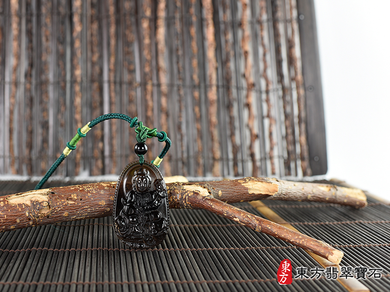 情境黑曜石普賢菩薩項鍊玉珮（普賢菩薩：普賢菩薩牌黑曜石普賢菩薩玉珮、黑曜石普賢菩薩玉墜）。全黑黑曜石普賢菩薩，BS241。客製化訂做各種黑曜石普賢菩薩吊墜玉珮項鍊。★附東方翡翠寶石保證卡