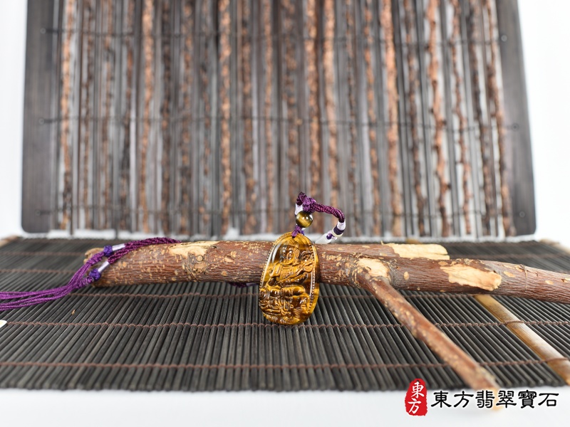 意境-虎眼石普賢菩薩項鍊玉珮（遍吉菩薩：普賢菩薩牌虎眼石普賢菩薩玉珮、虎眼石普賢菩薩玉墜）。虎眼石普賢菩薩，BS243。客製化訂做各種虎眼石普賢菩薩吊墜玉珮項鍊。★附東方翡翠寶石保證卡