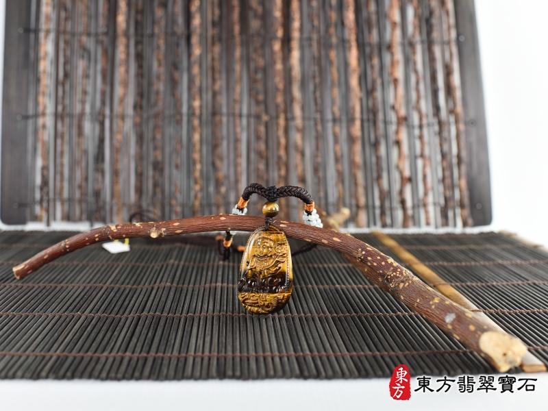意境-虎眼石普賢菩薩項鍊玉珮（遍吉菩薩：普賢菩薩牌虎眼石普賢菩薩玉珮、虎眼石普賢菩薩玉墜）。虎眼石普賢菩薩，BS244。客製化訂做各種虎眼石普賢菩薩吊墜玉珮項鍊。★附東方翡翠寶石保證卡
