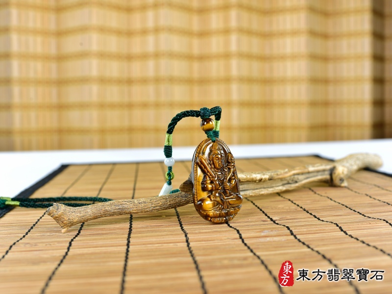意境-虎眼石虛空藏菩薩項鍊玉珮（虛空藏菩薩：虛空藏菩薩牌虎眼石虛空藏菩薩玉珮、虎眼石虛空藏菩薩玉墜）虎眼石虛空藏菩薩，GY2001。客製化訂做各種虎眼石虛空藏菩薩吊墜玉珮項鍊。★附東方翡翠寶石保證卡