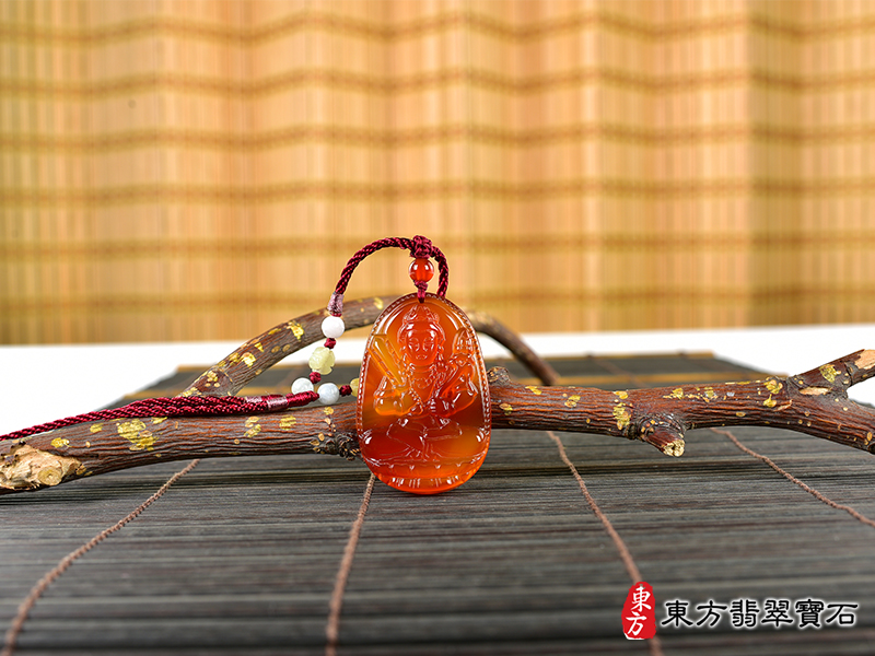 情境紅瑪瑙虛空藏菩薩項鍊玉珮（虛空藏菩薩：虛空藏菩薩牌紅瑪瑙虛空藏菩薩玉珮、紅瑪瑙虛空藏菩薩玉墜）。紅瑪瑙虛空藏菩薩，GY1994。客製化訂做各種紅瑪瑙虛空藏菩薩吊墜玉珮項鍊。★附東方翡翠寶石保證卡