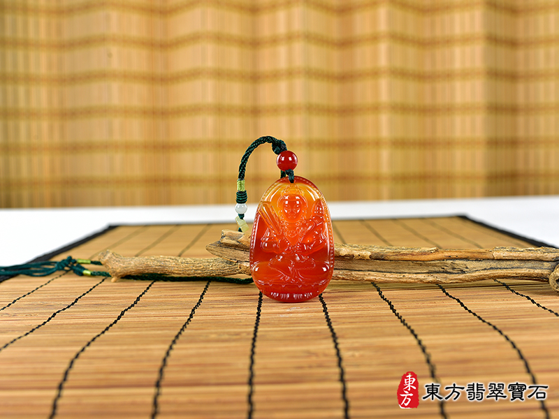 情境紅瑪瑙虛空藏菩薩項鍊玉珮（虛空藏菩薩：虛空藏菩薩牌紅瑪瑙虛空藏菩薩玉珮、紅瑪瑙虛空藏菩薩玉墜）。紅瑪瑙虛空藏菩薩，GY1995。客製化訂做各種紅瑪瑙虛空藏菩薩吊墜玉珮項鍊。★附東方翡翠寶石保證卡