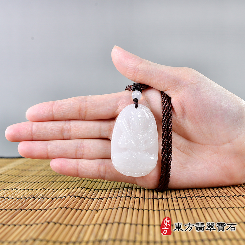 大小新疆白玉虛空藏菩薩項鍊玉珮（虛空藏菩薩：虛空藏菩薩牌新疆白玉虛空藏菩薩玉珮、新疆白玉虛空藏菩薩玉墜）。新疆白玉虛空藏菩薩，GY1996。客製化訂做各種新疆白玉虛空藏菩薩吊墜玉珮項鍊。★附東方翡翠寶石保證卡