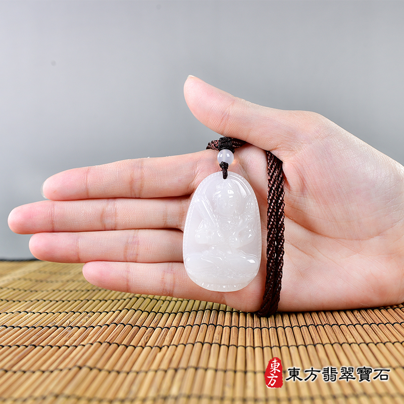 大小新疆白玉虛空藏菩薩項鍊玉珮（虛空藏菩薩：虛空藏菩薩牌新疆白玉虛空藏菩薩玉珮、新疆白玉虛空藏菩薩玉墜）。新疆白玉虛空藏菩薩，GY1997。客製化訂做各種新疆白玉虛空藏菩薩吊墜玉珮項鍊。★附東方翡翠寶石保證卡