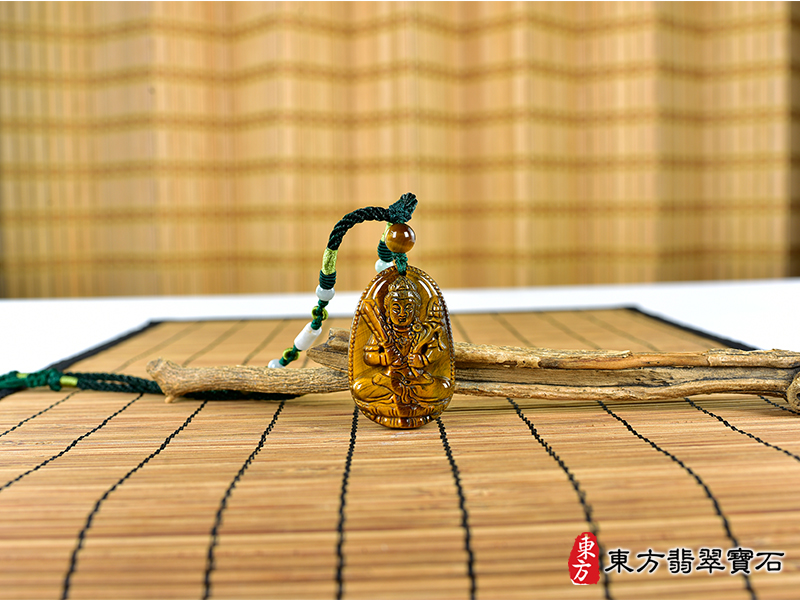 情境虎眼石虛空藏菩薩項鍊玉珮（虛空藏菩薩：虛空藏菩薩牌虎眼石虛空藏菩薩玉珮、虎眼石虛空藏菩薩玉墜）虎眼石虛空藏菩薩，GY1998。客製化訂做各種虎眼石虛空藏菩薩吊墜玉珮項鍊。★附東方翡翠寶石保證卡