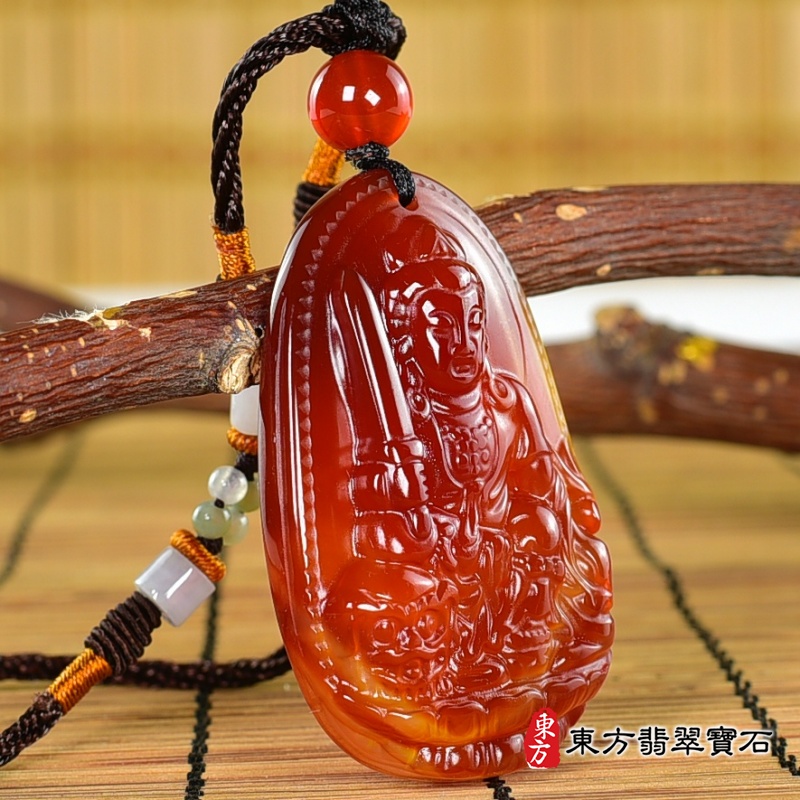 左側-紅瑪瑙文殊菩薩項鍊玉珮（文殊菩薩：文殊菩薩牌紅瑪瑙文殊菩薩玉珮、紅瑪瑙文殊菩薩玉墜）。紅瑪瑙文殊菩薩，WS187。客製化訂做各種紅瑪瑙文殊菩薩吊墜玉珮項鍊。★附東方翡翠寶石保證卡