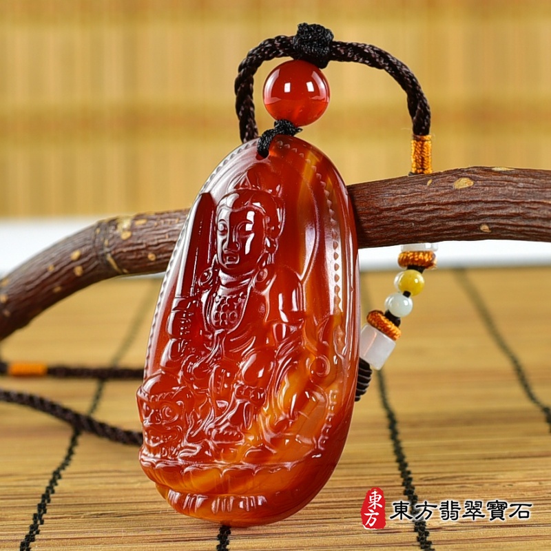 右側-紅瑪瑙文殊菩薩項鍊玉珮（文殊菩薩：文殊菩薩牌紅瑪瑙文殊菩薩玉珮、紅瑪瑙文殊菩薩玉墜）。紅瑪瑙文殊菩薩，WS187。客製化訂做各種紅瑪瑙文殊菩薩吊墜玉珮項鍊。★附東方翡翠寶石保證卡