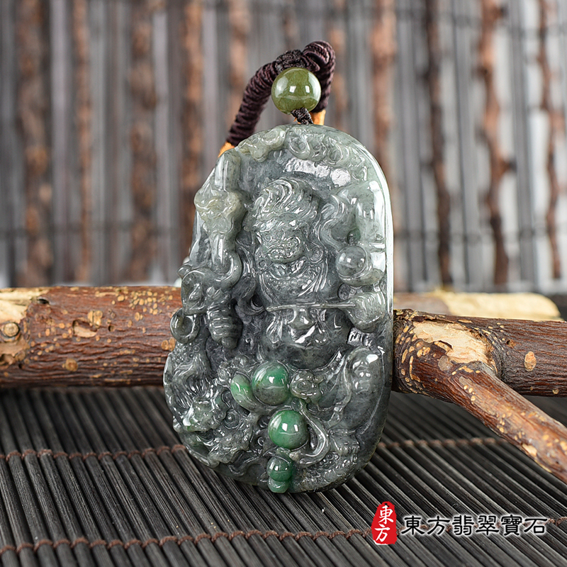 右側翡翠不動明王項鍊玉珮（不動明王：不動明王牌A貨翡翠不動明王玉珮、緬甸玉不動明王玉墜）。不動明王，FD714。客製化訂做各種翡翠不動明王吊墜玉珮項鍊。★附A貨翡翠雙證書