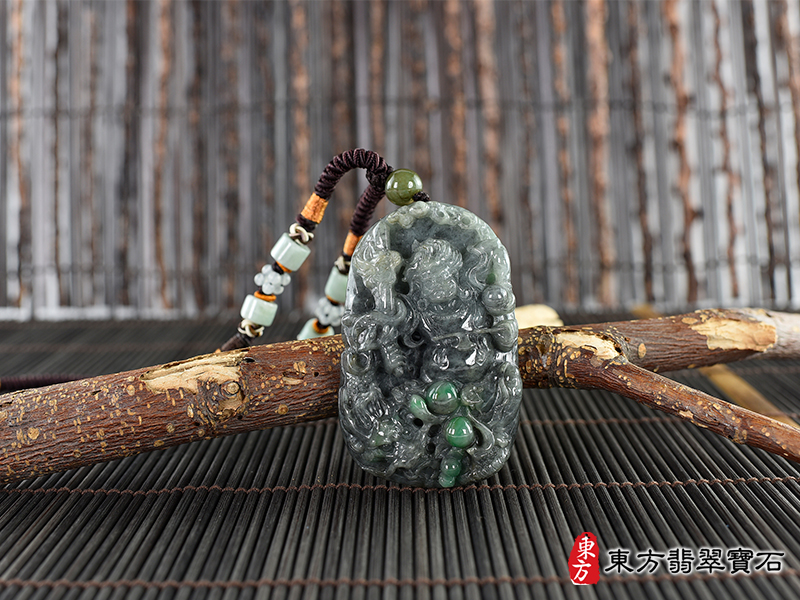 情境翡翠不動明王項鍊玉珮（不動明王：不動明王牌A貨翡翠不動明王玉珮、緬甸玉不動明王玉墜）。不動明王，FD714。客製化訂做各種翡翠不動明王吊墜玉珮項鍊。★附A貨翡翠雙證書