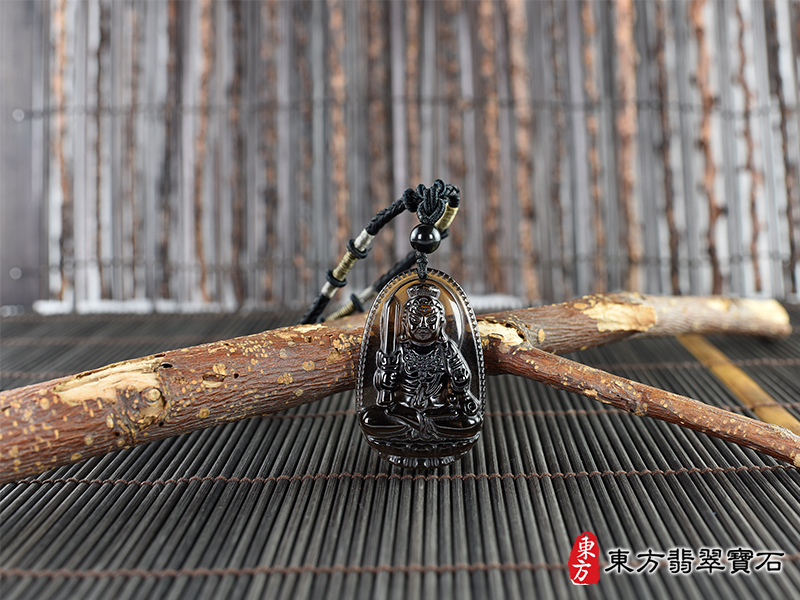 情境黑曜石不動明王項鍊玉珮（不動明王：不動明王牌黑曜石不動明王玉珮、黑曜石不動明王玉墜）全黑黑曜石不動明王，FD726。客製化訂做各種黑曜石不動明王吊墜玉珮項鍊。★附東方翡翠寶石保證卡