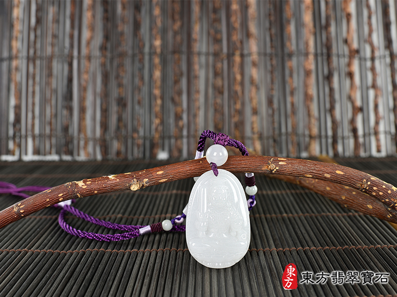 情境新疆白玉不動明王項鍊玉珮（不動明王：不動明王牌新疆白玉不動明王玉珮、新疆白玉不動明王玉墜）不動明王，FD729。客製化訂做各種新疆白玉不動明王吊墜玉珮項鍊。★附東方翡翠寶石保證卡