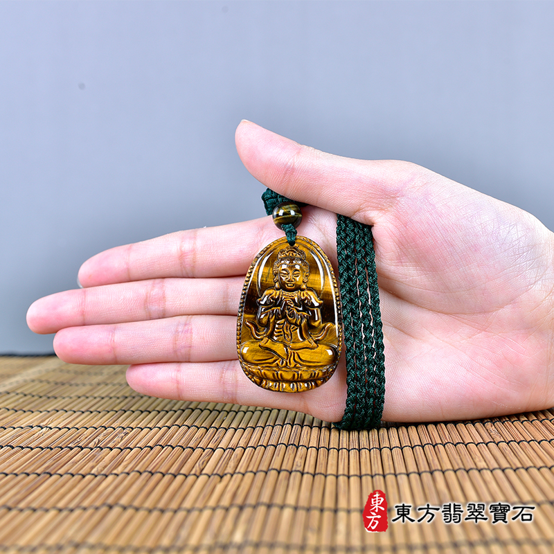大小虎眼石大日如來項鍊玉珮（大日如來：大日如來牌虎眼石大日如來玉珮、虎眼石大日如來玉墜）虎眼石大日如來，FD736。客製化訂做各種虎眼石大日如來吊墜玉珮項鍊。★附東方翡翠寶石保證卡