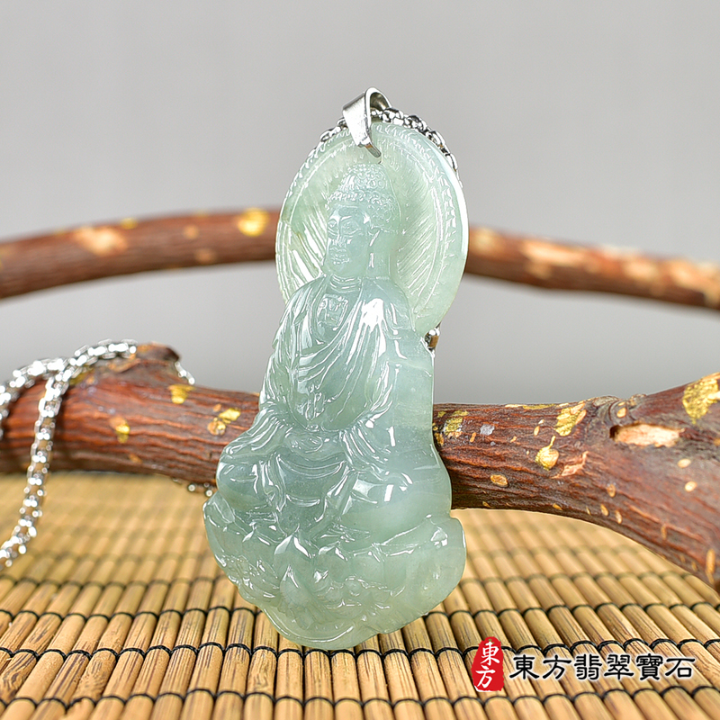 右側（已售出勿下標，可訂做）翡翠大日如來項鍊玉珮（大日如來：大日如來牌A貨翡翠大日如來玉珮、緬甸大日如來玉墜）。大日如來，FD599。客製化訂做各種翡翠大日如來吊墜玉珮項鍊。★附A貨翡翠雙證書