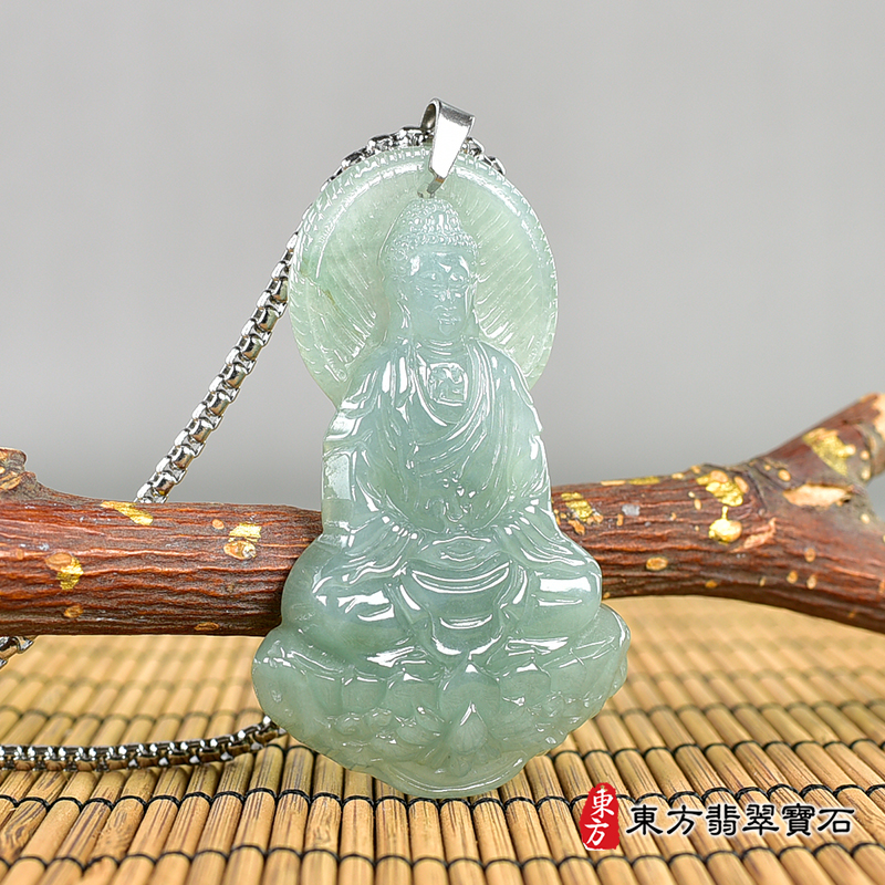 左側（已售出勿下標，可訂做）翡翠大日如來項鍊玉珮（大日如來：大日如來牌A貨翡翠大日如來玉珮、緬甸大日如來玉墜）。大日如來，FD599。客製化訂做各種翡翠大日如來吊墜玉珮項鍊。★附A貨翡翠雙證書