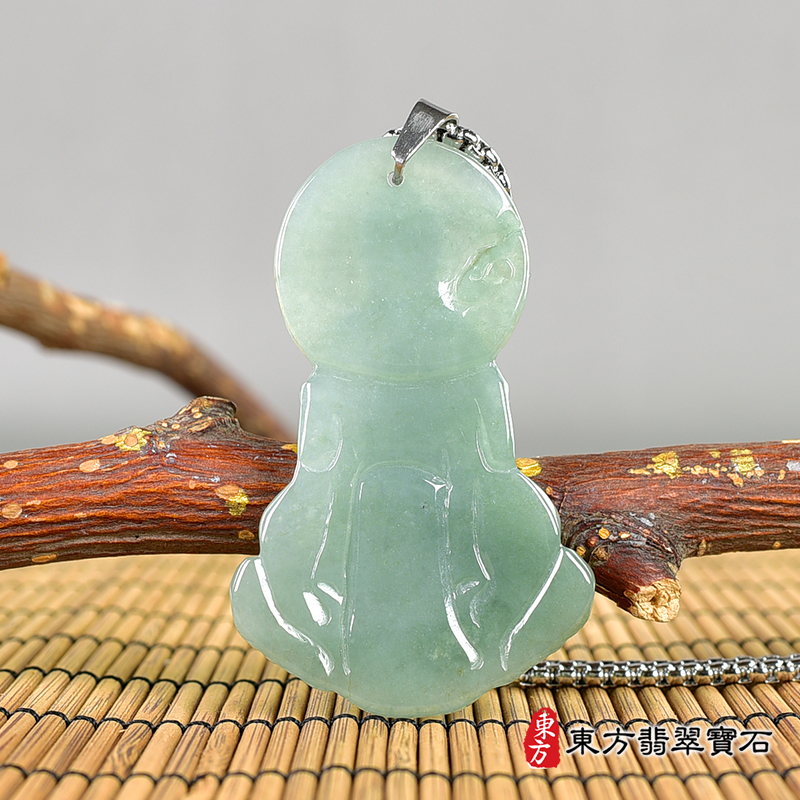 背面（已售出勿下標，可訂做）翡翠大日如來項鍊玉珮（大日如來：大日如來牌A貨翡翠大日如來玉珮、緬甸大日如來玉墜）。大日如來，FD599。客製化訂做各種翡翠大日如來吊墜玉珮項鍊。★附A貨翡翠雙證書