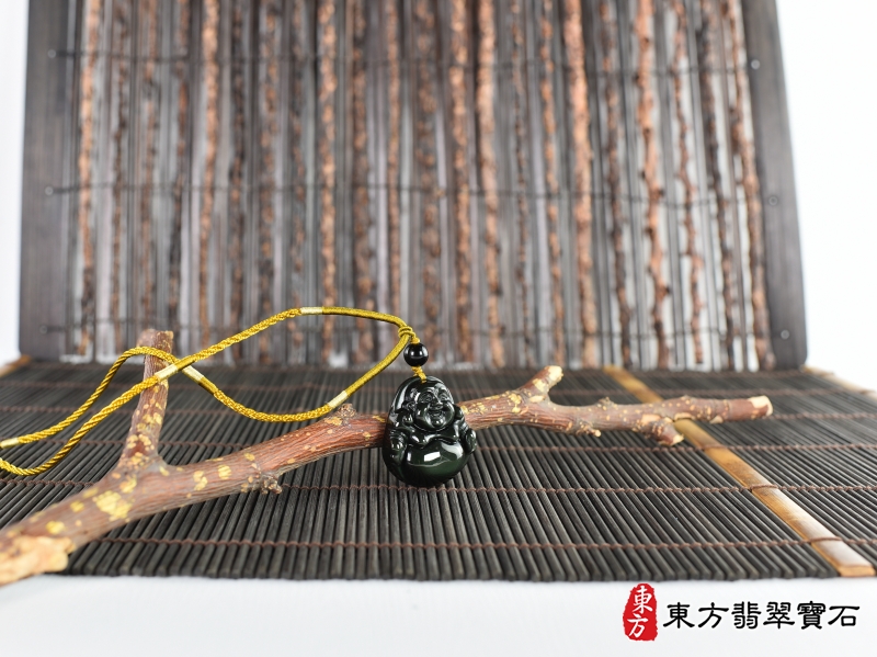 意境-金曜石彌勒佛項鍊玉珮（彌勒佛：彌勒佛牌金曜石彌勒佛玉珮、金曜石彌勒佛玉墜）。金曜石彌勒佛，ML323。客製化訂做各種金曜石彌勒佛吊墜玉珮項鍊。★附東方翡翠寶石保證卡