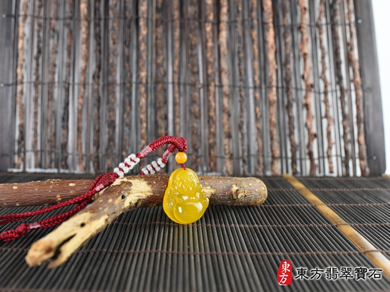 意境-瑪瑙彌勒佛項鍊玉珮（彌勒佛：彌勒佛牌瑪瑙彌勒佛玉珮、玉髓彌勒佛玉墜）。黃瑪瑙玉髓彌勒佛，ML330。客製化訂做各種瑪瑙玉髓彌勒佛吊墜玉珮項鍊。★附東方翡翠寶石保證卡