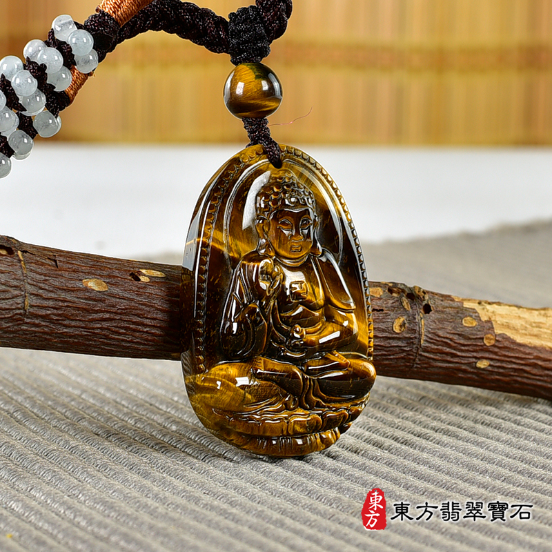 左側虎眼石阿彌陀佛項鍊玉珮（阿彌陀佛：阿彌陀佛牌新疆白玉阿彌陀佛玉珮、新疆白玉阿彌陀佛玉墜）。新疆白玉阿彌陀佛，FD753。客製化訂做各種新疆白玉阿彌陀佛吊墜玉珮項鍊。★附東方翡翠寶石保證卡