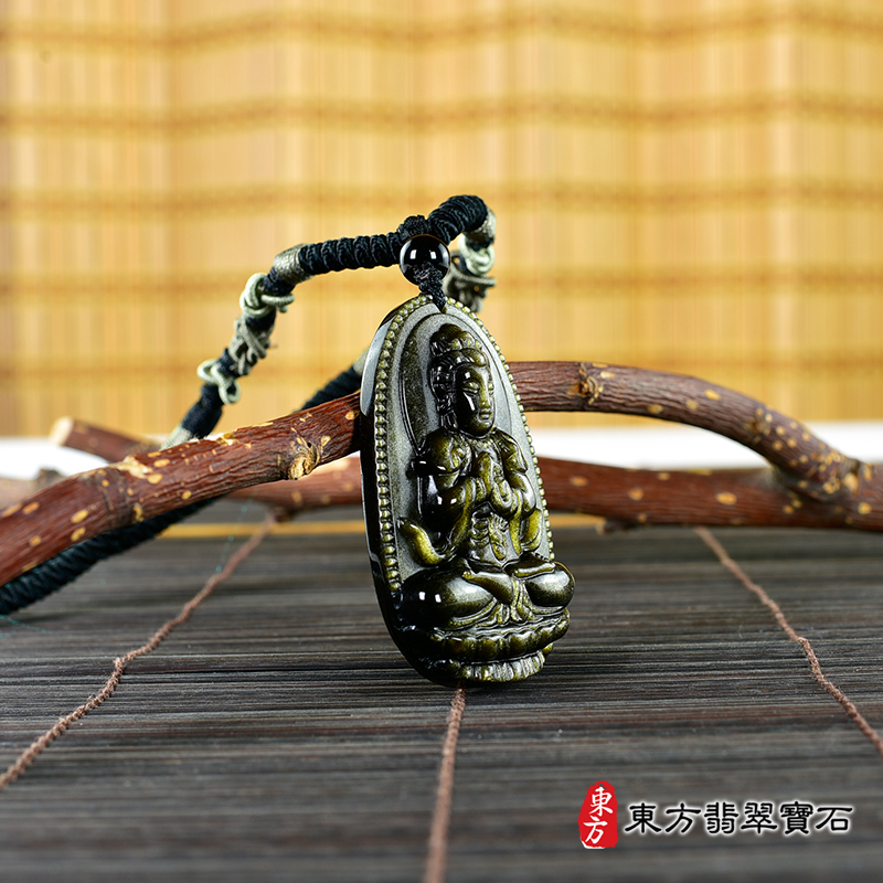 左側金曜石大日如來項鍊玉珮（大日如來：大日如來牌金曜石大日如來玉珮、金曜石大日如來玉墜）金曜石大日如來，FD741。客製化訂做各種金曜石大日如來吊墜玉珮項鍊。★附東方翡翠寶石保證卡