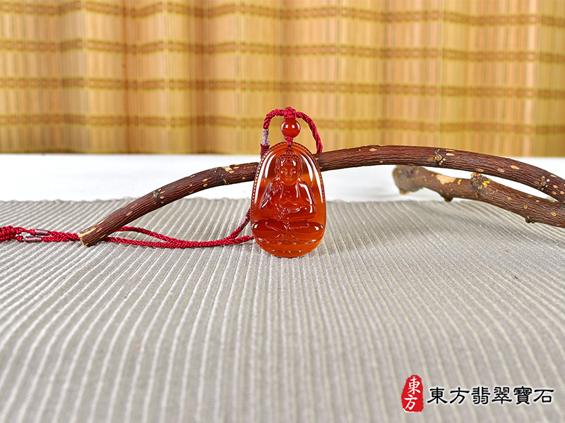 情境紅瑪瑙阿彌陀佛項鍊玉珮（阿彌陀佛：阿彌陀佛牌虎眼石阿彌陀佛玉珮、虎眼石阿彌陀佛玉墜）。虎眼石阿彌陀佛，FD751。客製化訂做各種虎眼石阿彌陀佛吊墜玉珮項鍊。★附東方翡翠寶石保證卡