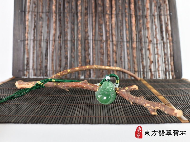 意境-東菱玉彌勒佛項鍊玉珮（彌勒佛：彌勒佛牌東菱玉彌勒佛玉珮、東菱玉彌勒佛玉墜）。東菱玉彌勒佛，ML331。客製化訂做各種東菱玉彌勒佛吊墜玉珮項鍊。★附東方翡翠寶石保證卡