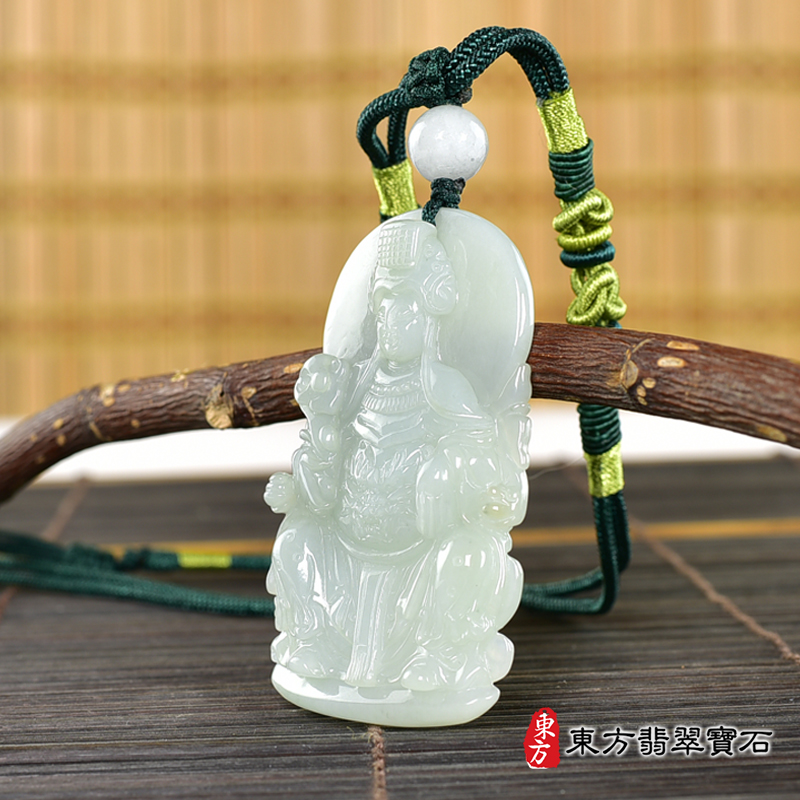 右側翡翠媽祖項鍊玉珮（天上聖母：媽祖牌A貨翡翠媽祖玉珮、緬甸玉媽祖玉墜）。綠色糯種媽祖，MD250。客製化訂做各種翡翠媽祖吊墜玉珮項鍊。★附A貨翡翠雙證書