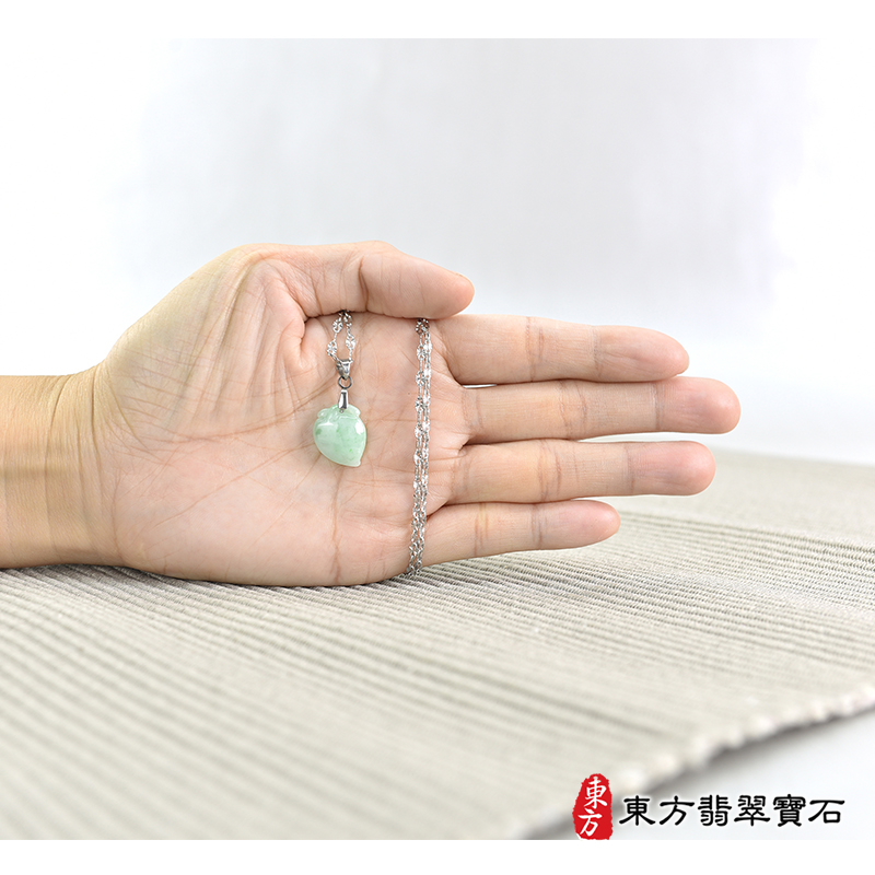大小翡翠壽桃項鍊玉珮（福壽雙全：壽桃牌A貨翡翠壽桃玉珮、緬甸玉壽桃玉墜）。綠色糯種壽桃，FW288。客製化訂做各種翡翠壽桃吊墜玉珮項鍊。★附A貨翡翠雙證書