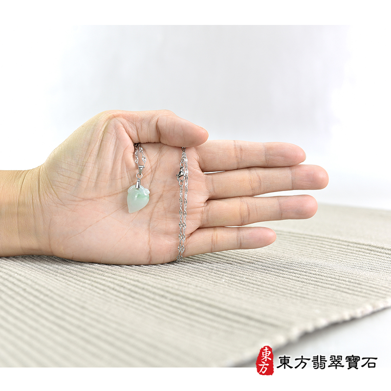 大小翡翠壽桃項鍊玉珮（福壽雙全：壽桃牌A貨翡翠壽桃玉珮、緬甸玉壽桃玉墜）。綠色帶淺綠色細糯種壽桃，FW289。客製化訂做各種翡翠壽桃吊墜玉珮項鍊。★附A貨翡翠雙證書