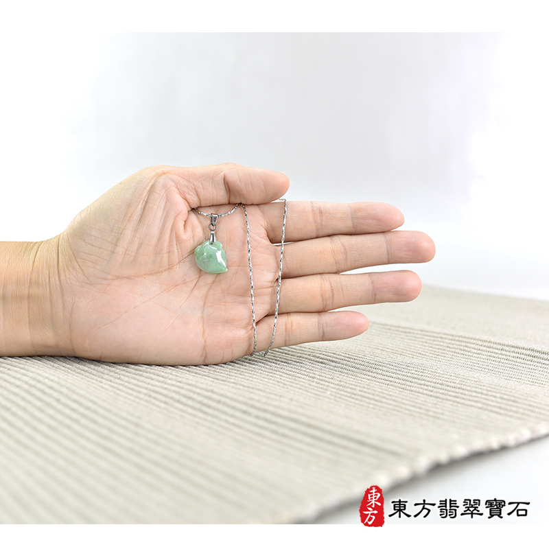 大小翡翠壽桃項鍊玉珮（福壽雙全：壽桃牌A貨翡翠壽桃玉珮、緬甸玉壽桃玉墜）。綠色糯種壽桃，FW293。客製化訂做各種翡翠壽桃吊墜玉珮項鍊。★附A貨翡翠雙證書