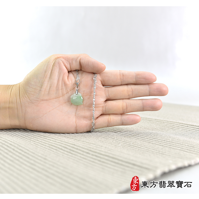 大小翡翠壽桃項鍊玉珮（福壽雙全：壽桃牌A貨翡翠壽桃玉珮、緬甸玉壽桃玉墜）。綠色帶淺綠色糯種壽桃，FW298。客製化訂做各種翡翠壽桃吊墜玉珮項鍊。★附A貨翡翠雙證書