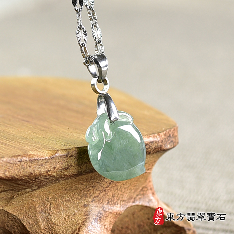 翡翠壽桃項鍊玉珮（福壽雙全：壽桃牌A貨翡翠壽桃玉珮、緬甸玉壽桃玉墜）。綠色冰糯種壽桃，FW305。客製化訂做各種翡翠壽桃吊墜玉珮項鍊。★附A貨翡翠雙證書