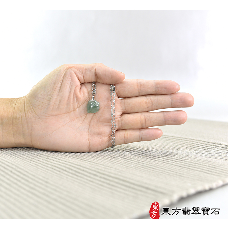 大小翡翠壽桃項鍊玉珮（福壽雙全：壽桃牌A貨翡翠壽桃玉珮、緬甸玉壽桃玉墜）。綠色冰糯種壽桃，FW305。客製化訂做各種翡翠壽桃吊墜玉珮項鍊。★附A貨翡翠雙證書