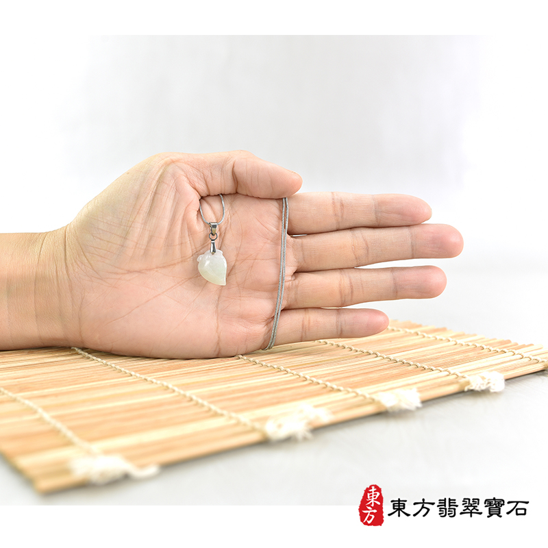 大小翡翠壽桃項鍊玉珮（福壽雙全：壽桃牌A貨翡翠壽桃玉珮、緬甸玉壽桃玉墜）。淺綠色細糯種壽桃，FW336。客製化訂做各種翡翠壽桃吊墜玉珮項鍊。★附A貨翡翠雙證書