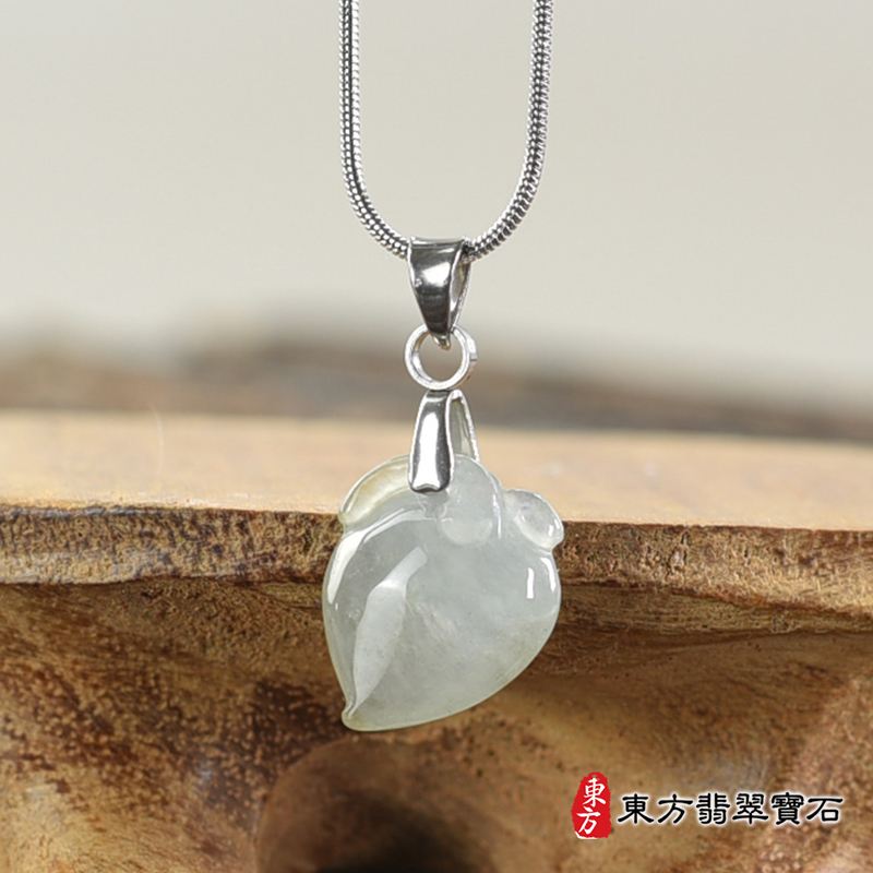 翡翠壽桃項鍊玉珮（福壽雙全：壽桃牌A貨翡翠壽桃玉珮、緬甸玉壽桃玉墜）。淺綠色冰糯種壽桃，FW344。客製化訂做各種翡翠壽桃吊墜玉珮項鍊。★附A貨翡翠雙證書