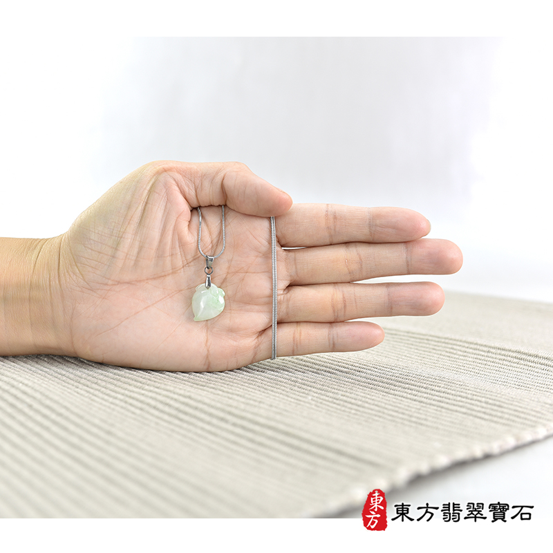 大小翡翠壽桃項鍊玉珮（福壽雙全：壽桃牌A貨翡翠壽桃玉珮、緬甸玉壽桃玉墜）。淺綠色糯種壽桃，FW350。客製化訂做各種翡翠壽桃吊墜玉珮項鍊。★附A貨翡翠雙證書