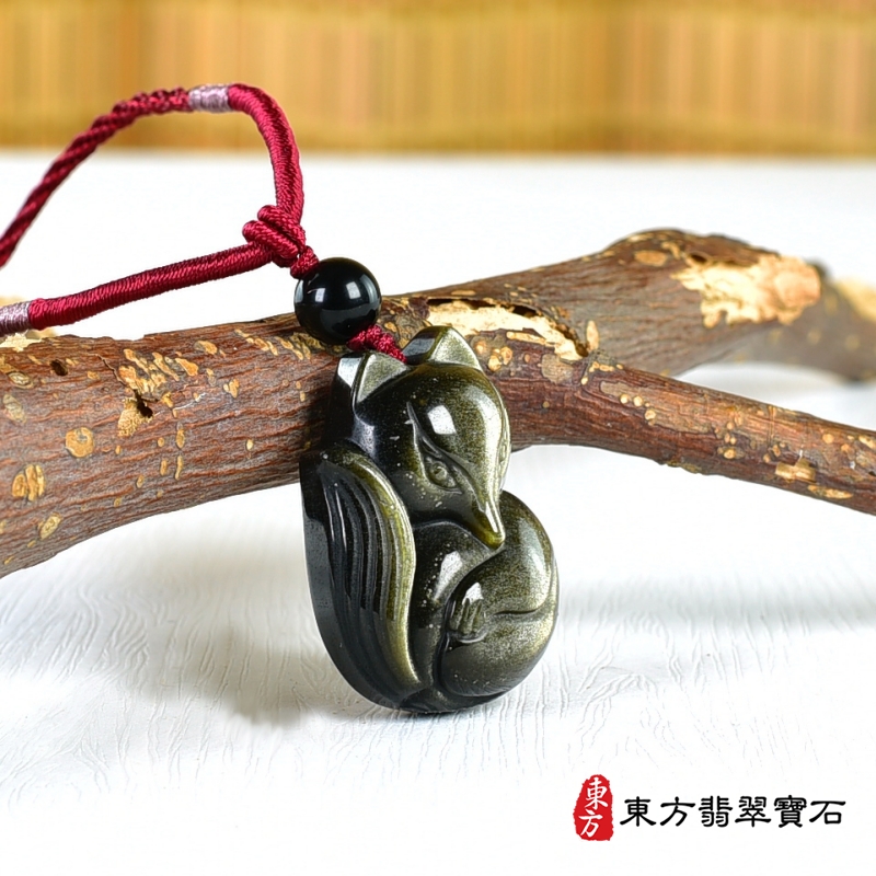 左側-金曜石九狐狸項鍊玉珮（九尾狐狸、招財、人緣、桃花，狐仙：九尾狐狸牌金曜石九尾狐狸玉珮、金曜石九尾狐狸玉墜）。金曜石九尾狐狸，FX072。客製化訂做各種金曜石狐狸吊墜玉珮項鍊。★附東方翡翠寶石保證