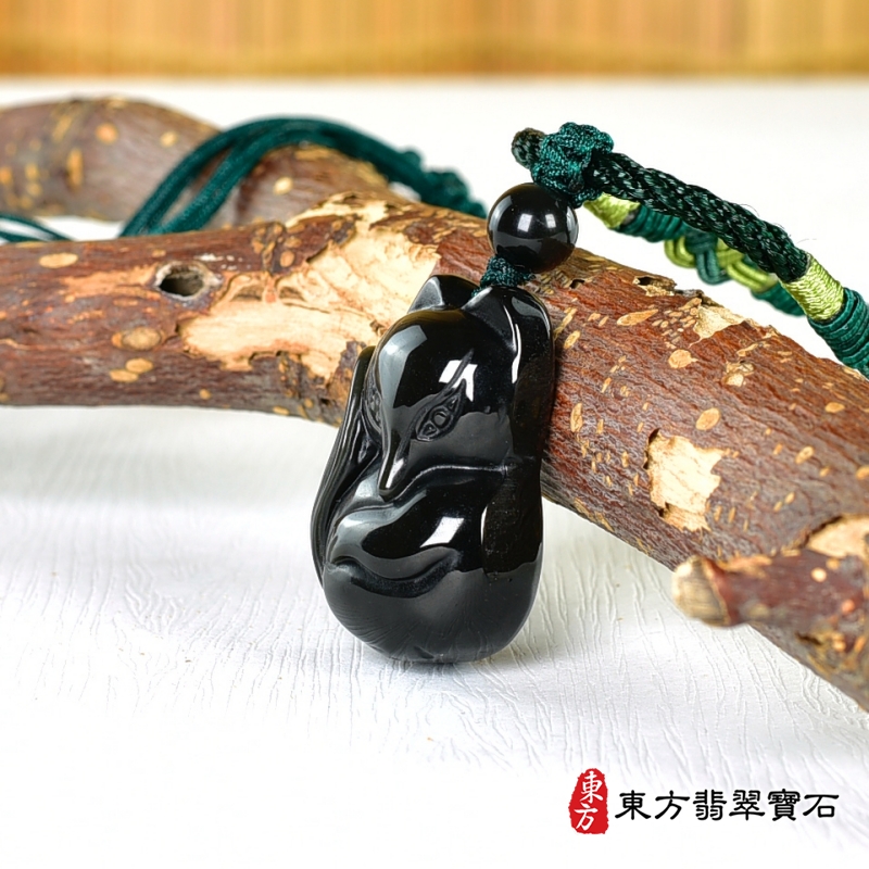 右側-金曜石九尾狐狸項鍊玉珮（九尾狐狸、招財、人緣、桃花，狐仙：九尾狐狸牌金曜石九尾狐狸玉珮、金曜石九尾狐狸玉墜）。金曜石九尾狐狸，FX073。客製化訂做各種金曜石狐狸吊墜玉珮項鍊。★附東方翡翠寶石保證