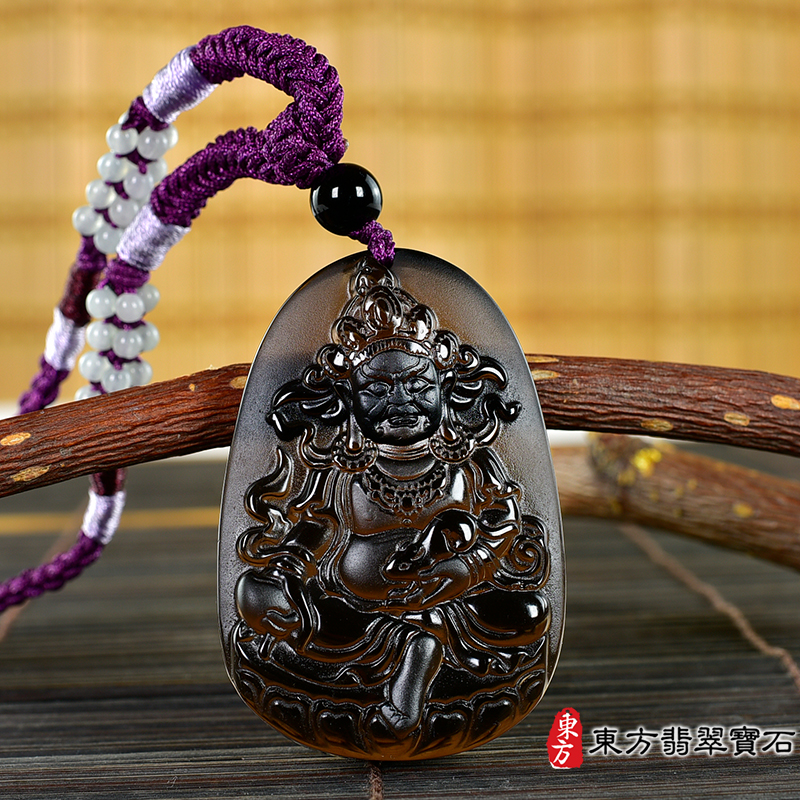 正面黑曜石密宗 黃財神項鍊玉珮（密宗 黃財神：密宗 黃財神牌黑曜石密宗 黃財神玉珮、黑曜石密宗 黃財神玉墜）。黑曜石密宗 黃財神，MG011。客製化訂做各種黑曜石密宗 黃財神吊墜玉珮項鍊。★附A貨翡翠雙證書