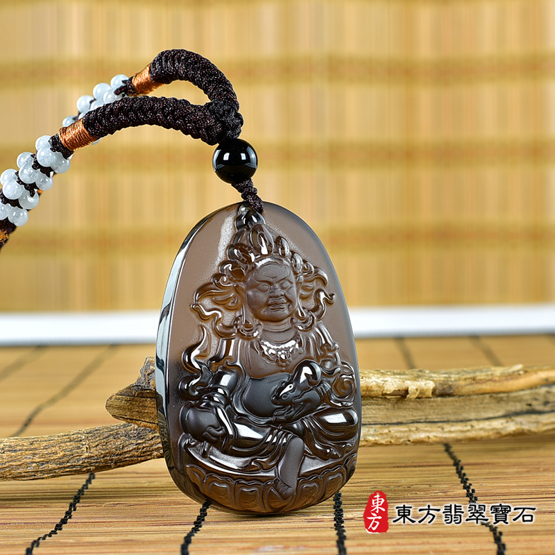 左側黑曜石密宗 黃財神項鍊玉珮（密宗 黃財神：密宗 黃財神牌黑曜石密宗 黃財神玉珮、黑曜石密宗 黃財神玉墜）。黑曜石密宗 黃財神，MG010。客製化訂做各種黑曜石密宗 黃財神吊墜玉珮項鍊。★附A貨翡翠雙證書