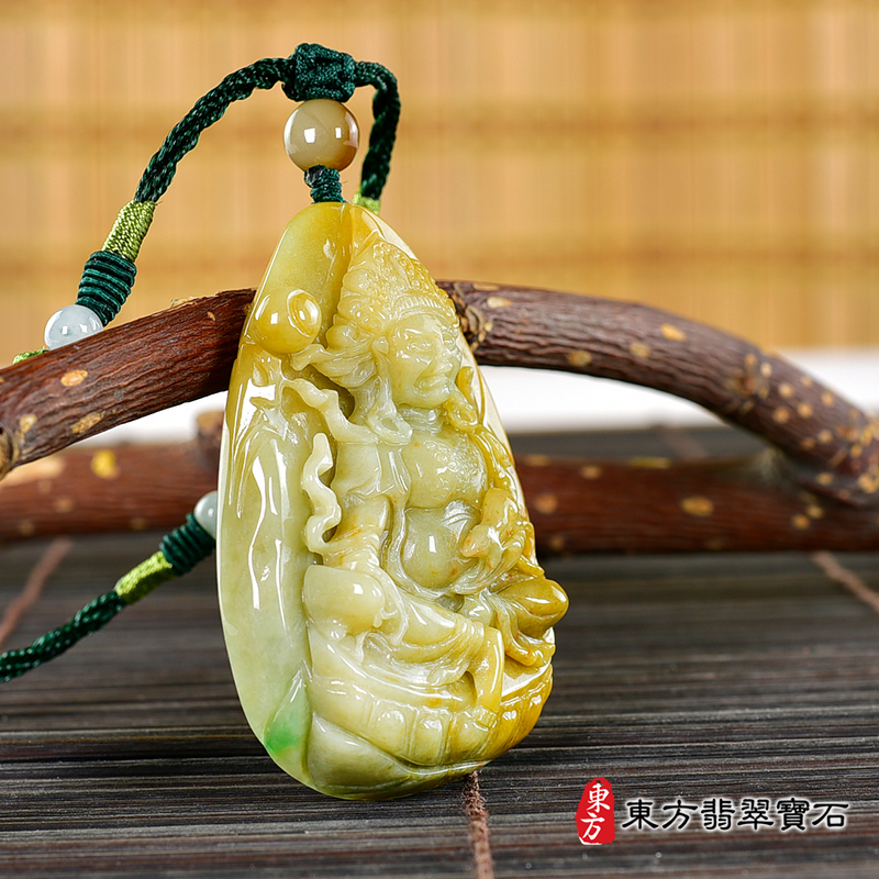 左側翡翠密宗 黃財神項鍊玉珮（密宗 黃財神：密宗 黃財神牌A貨翡翠密宗 黃財神玉珮、緬甸玉密宗 黃財神玉墜）。黃綠翡翠糯種密宗 黃財神，MG009。客製化訂做各種翡翠密宗 黃財神吊墜玉珮項鍊。★附A貨翡翠雙證書