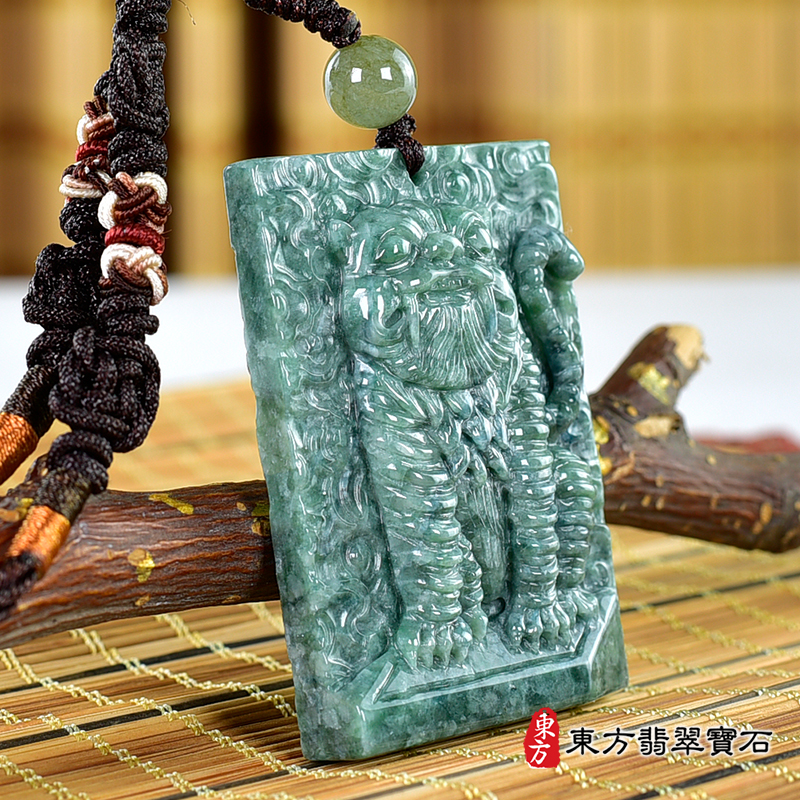 左側翡翠虎項鍊玉珮（虎虎生風：虎牌A貨翡翠虎玉珮、緬甸玉虎玉墜、虎十二生肖項鍊）。TR128。客製化訂做各種翡翠虎吊墜玉珮項鍊。★附A貨翡翠雙證書