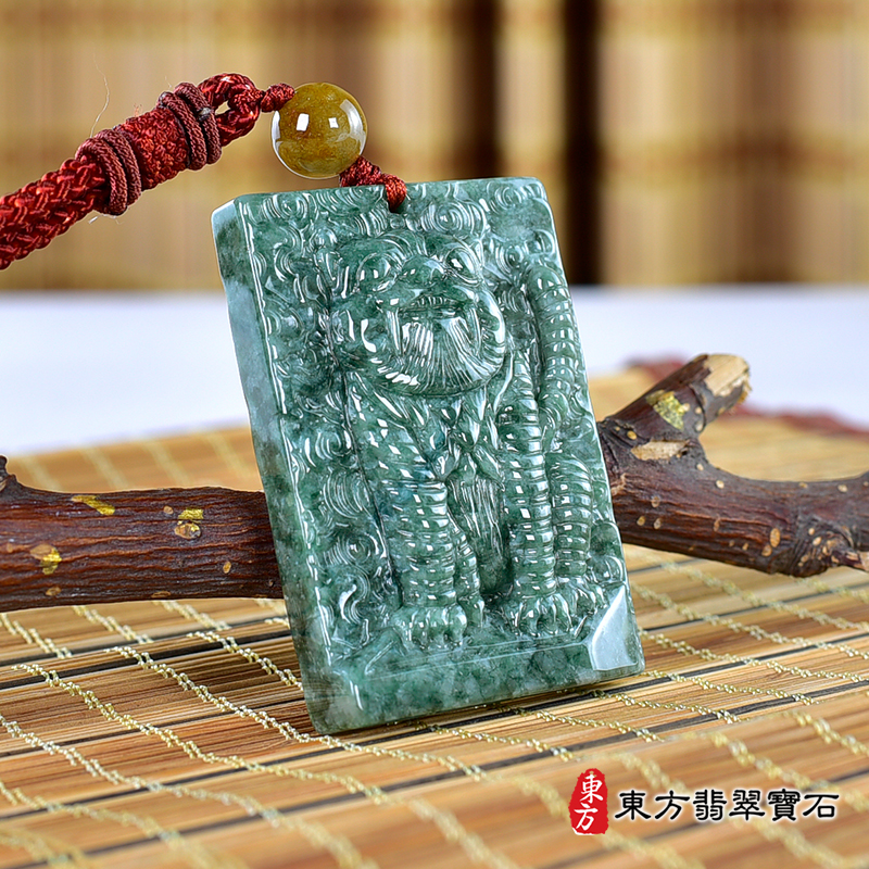 左側翡翠虎項鍊玉珮（虎虎生風：虎牌A貨翡翠虎玉珮、緬甸玉虎玉墜、虎十二生肖項鍊）。TR129。客製化訂做各種翡翠虎吊墜玉珮項鍊。★附A貨翡翠雙證書